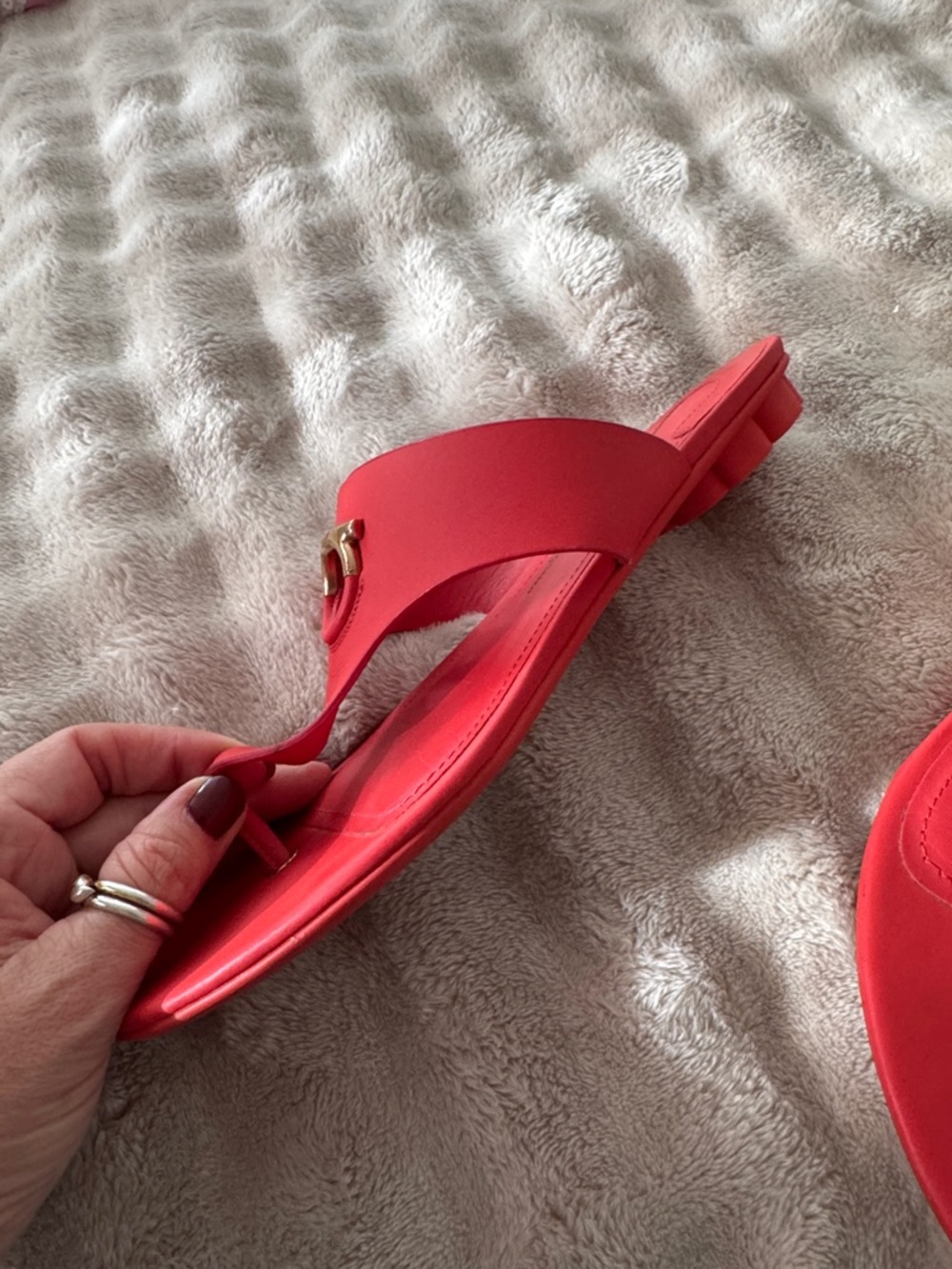 Salvatore Ferragamo Red Leather Thong Sandals with Gold Logo - Picture 3 of 5